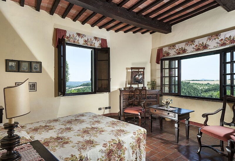 Villa Montalcinello In Siena, Private Pool: villa-montalcinello-chiusdino-villa-bedroom