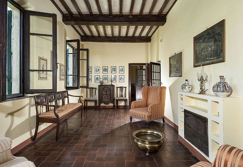 Villa Montalcinello In Siena, Private Pool: villa-montalcinello-chiusdino-villa-living-room