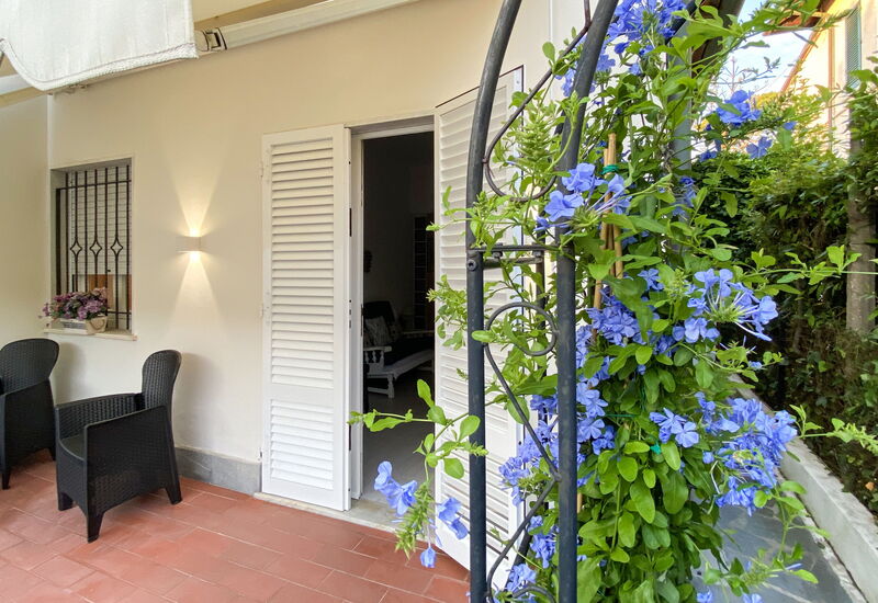 Casa Liliana Ac, Wifi, Forte Dei Marmi: Autumn, Garden, Main Entrance, Spring, Summer