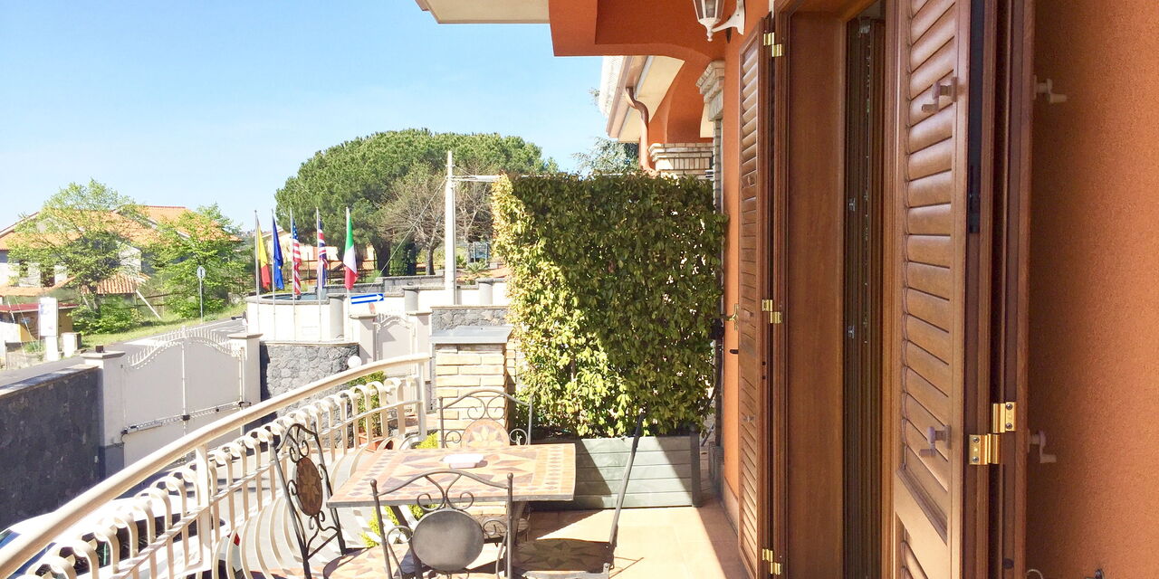 Etna View Holiday House In Catania - Unterkunft:&nbsp;Bilo 2: etna-view-holiday-house-2-trecastagni-catania-multyproperty-balcony