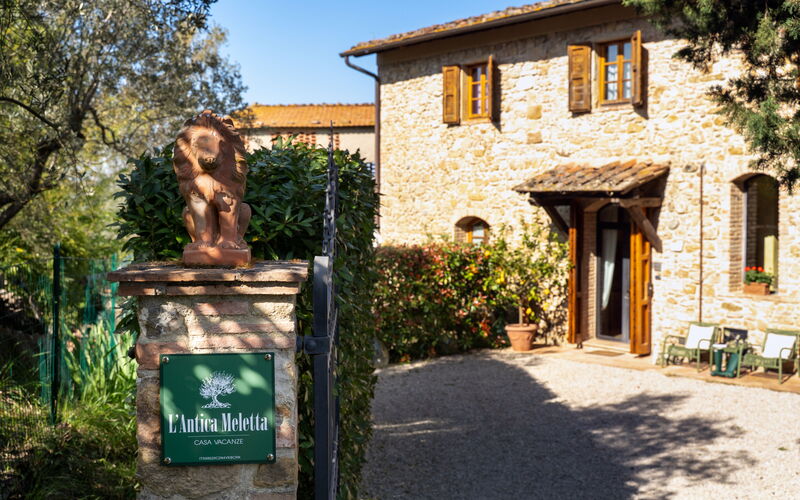 L'antica Meletta: all'aperto, Entrata Principale, Esterni