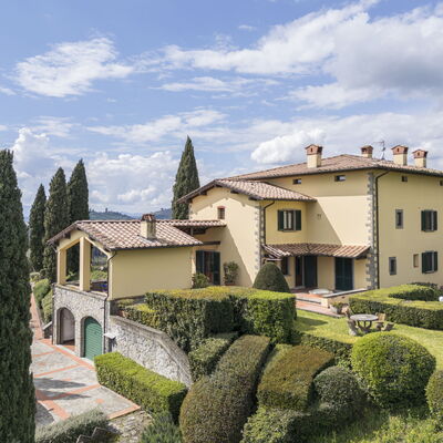 Villa Alessia Luxury: Autumn, Building Exterior, Spring, Summer