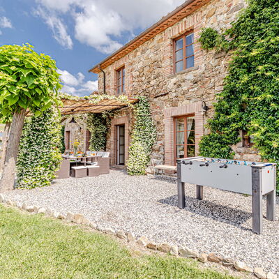 Villa La Cerbaina: Building Exterior, Garden