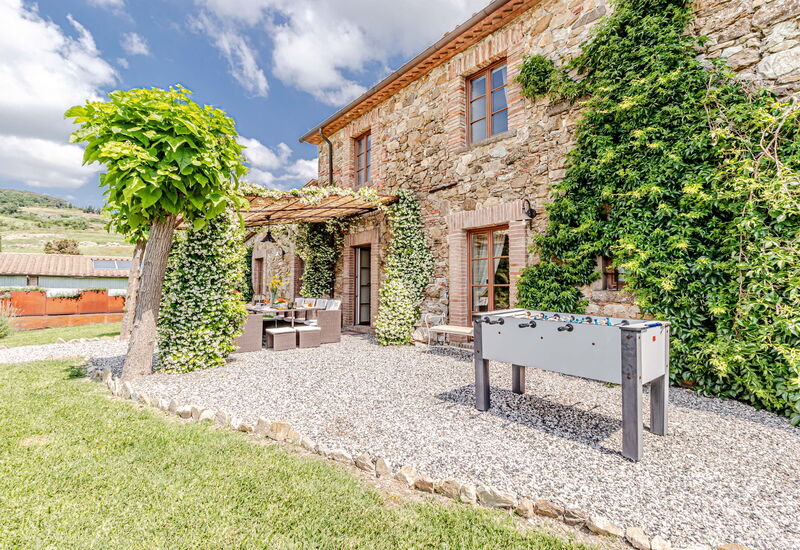 Villa La Cerbaina: Building Exterior, Garden