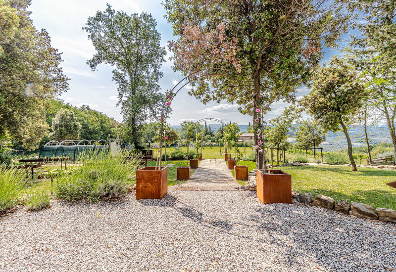 Villa La Cerbaina: Building Exterior, Garden