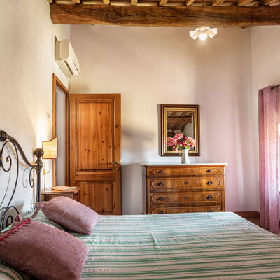 Agriturismo la Papessa - Unterkunft:&nbsp;Camelia Ap. 8: agriturismo-la-papessa-chianti-san-donato-farmhouse-camelia-bedroom