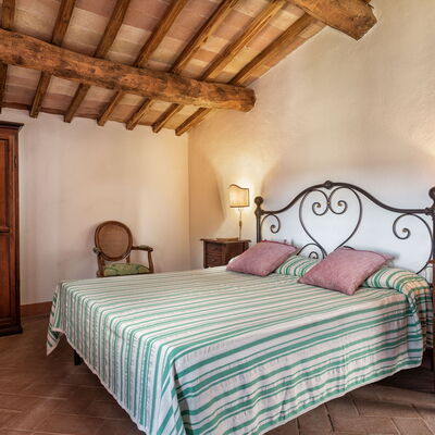 Agriturismo la Papessa - Unterkunft:&nbsp;Camelia Ap. 8: agriturismo-la-papessa-chianti-san-donato-farmhouse-camelia-bedroom