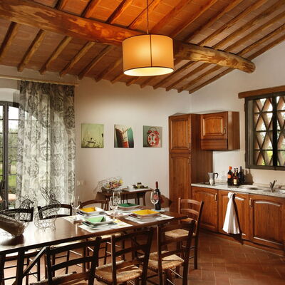 Agriturismo la Papessa - Accommodation:&nbsp;Mirtus Ap. 11: agriturismo-la-papessa-chianti-san-donato-multipropriet-mirtus-diningroom-kitchen