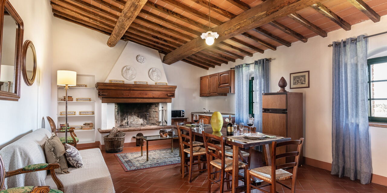 Agriturismo la Papessa - Unterkunft:&nbsp;Camelia Ap. 8: agriturismo-la-papessa-chianti-san-donato-farmhouse-camelia-diningroom