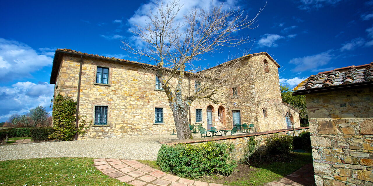 Agriturismo la Papessa: agriturismo-la-papessa-chianti-san-donato-farmhouse-fronthouse