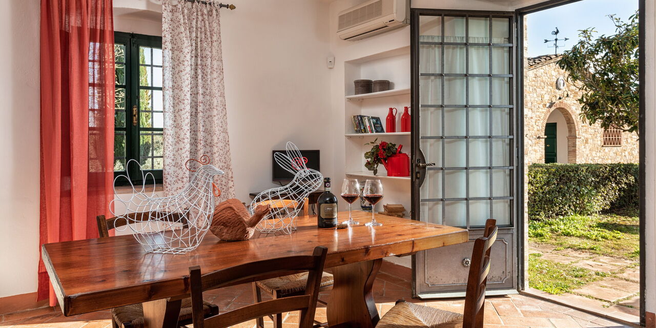 Agriturismo la Papessa - Unterkunft:&nbsp;Rododendro Ap. 6: agriturismo-la-papessa-chianti-san-donato-farmhouse-rododendro-diningroom