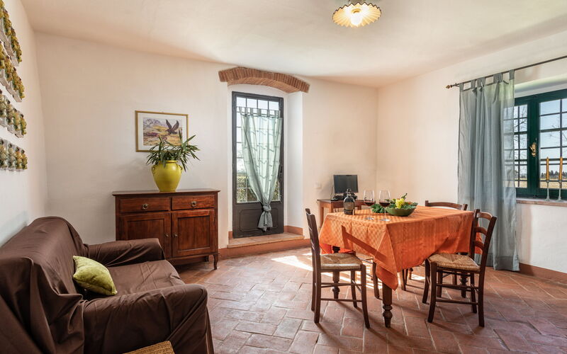 Agriturismo la Papessa - Accommodation:&nbsp;Gardenia Ap. 5: agriturismo-la-papessa-chianti-san-donato-farmhouse-gardenia-living-room-diningroom