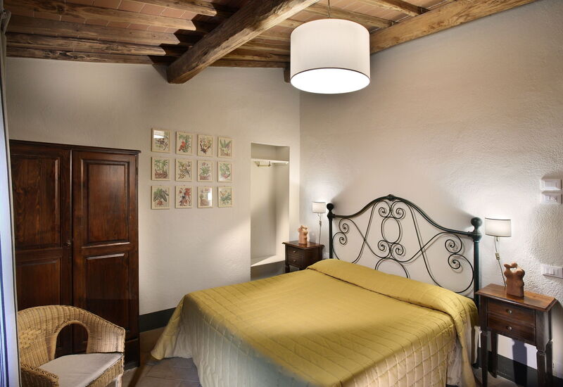 Agriturismo La Papessa: agriturismo-la-papessa-chianti-san-donato-farmhouse-melograno-bedroom
