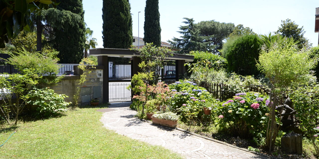 Casa Di Silvana: Building Exterior, Garden, Main Entrance