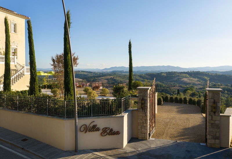 Villa Elisa: Außen, Frühling, Garten, Haupteingang, Herbst, Sommer, Winter