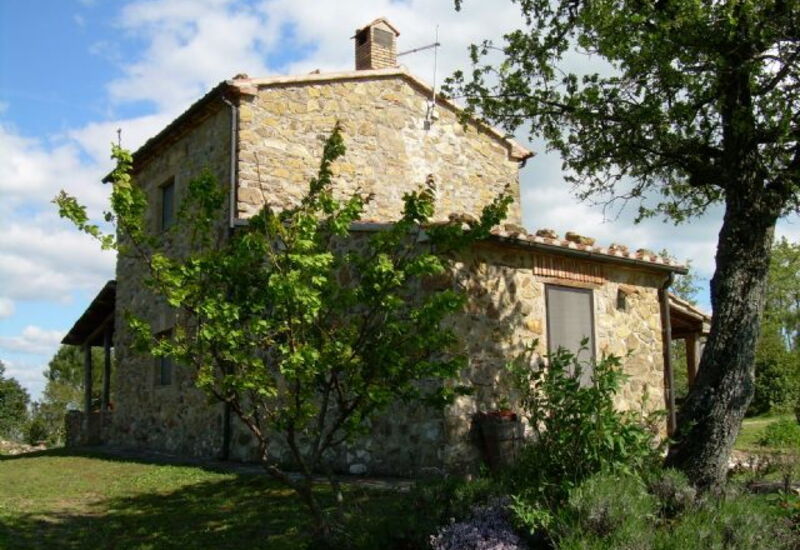Poggino di Sorano: Building Exterior, Main Entrance