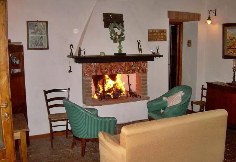 Poggino di Sorano: Dining Room, Living Room