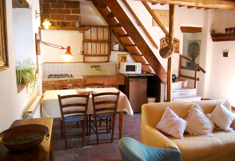 Poggino di Sorano: Dining Room, Kitchen, Living Room