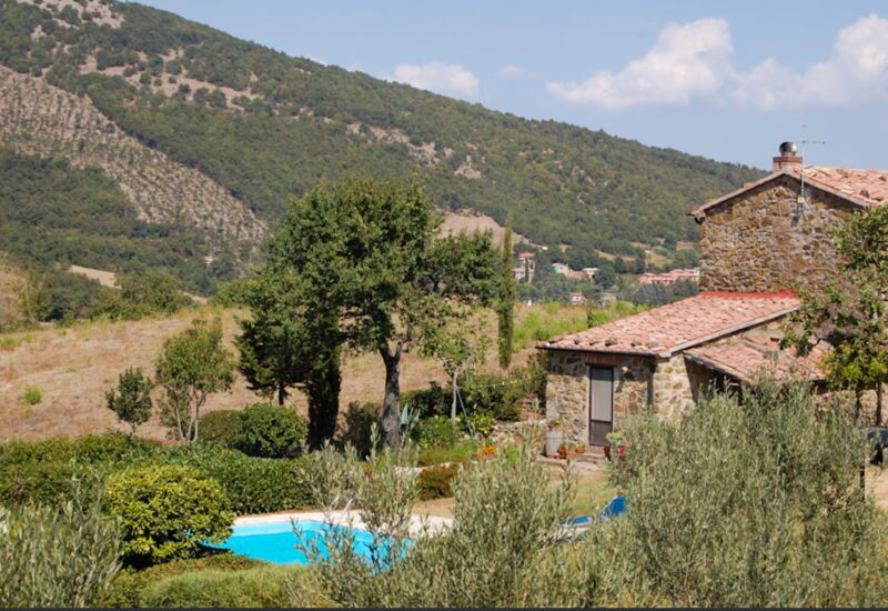 Poggino di Sorano: Building Exterior, Garden, Pool