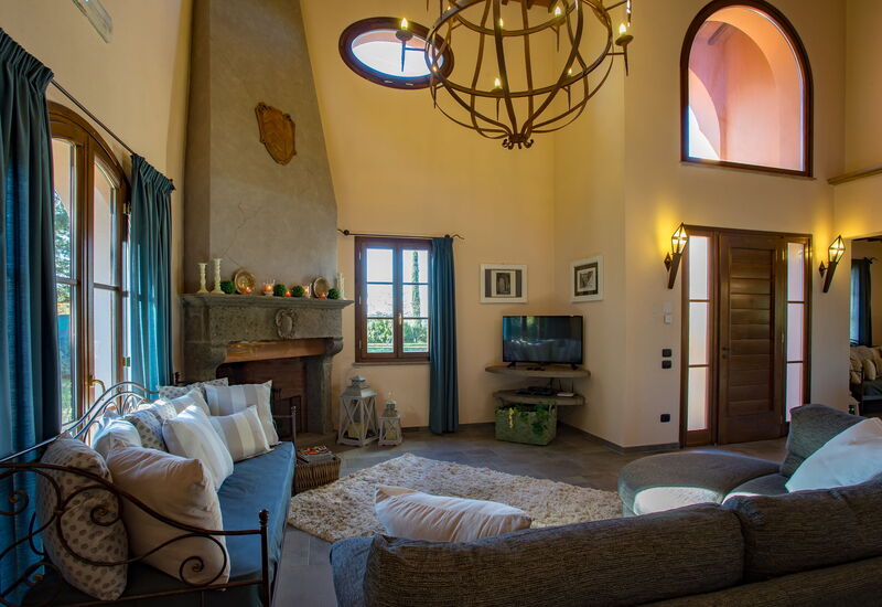 Villa Francesca: Living Room, Main Entrance