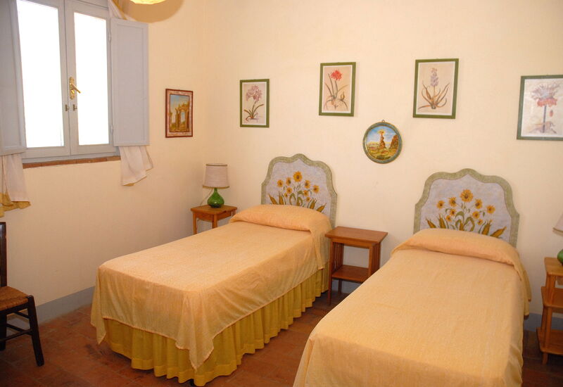 Podere San Giovanni: podere-san-giovanni-narni-terni-villa-bedroom