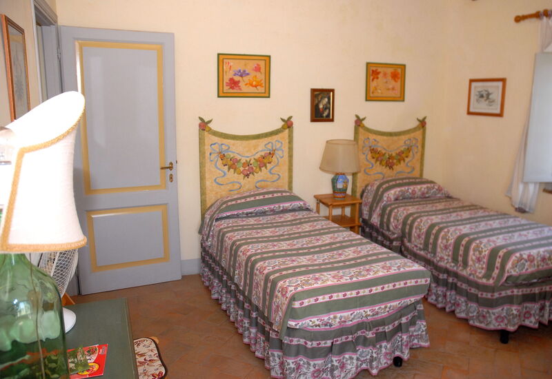 Podere San Giovanni: podere-san-giovanni-narni-terni-villa-bedroom