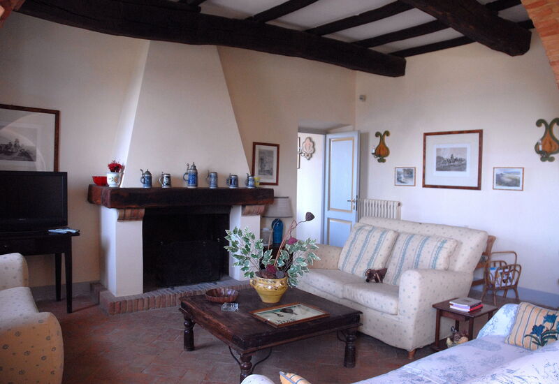 Podere San Giovanni: podere-san-giovanni-narni-terni-villa-living-room