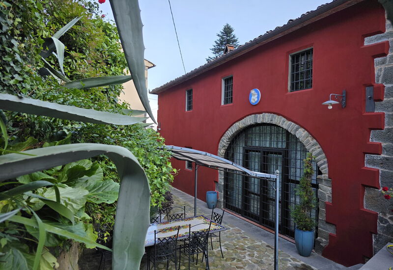 La Casa Rossa, Shared Pool, Marliana: Autumn, Main Entrance, Spring, Summer