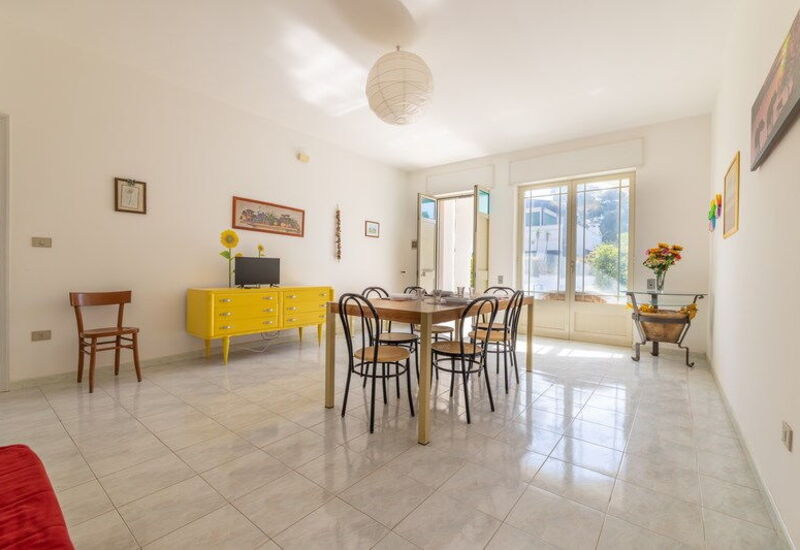 Villetta Bluette, Marina di Mancaversa: Autumn, Dining Room, Living Room, Spring, Summer, Winter