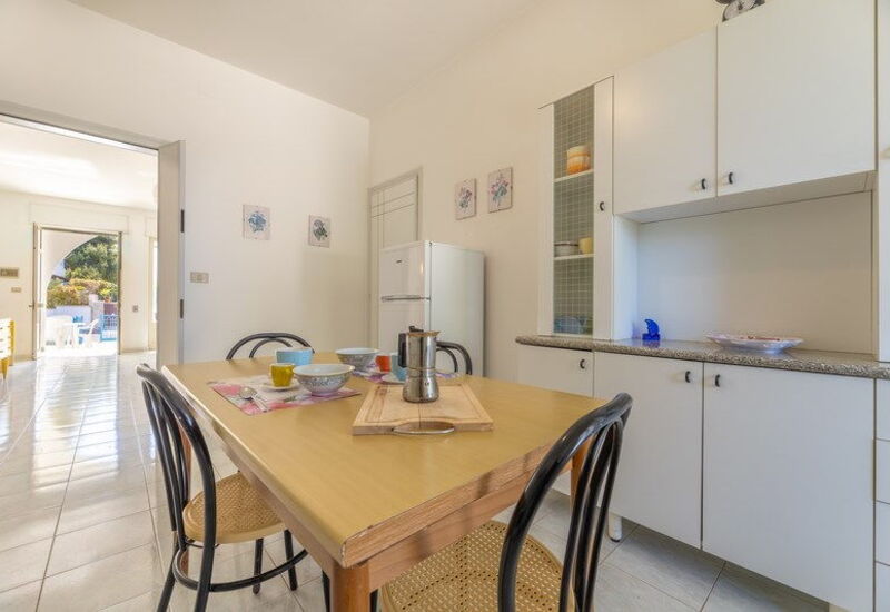Villetta Bluette, Marina di Mancaversa: Autumn, Dining Room, Kitchen, Spring, Summer, Winter