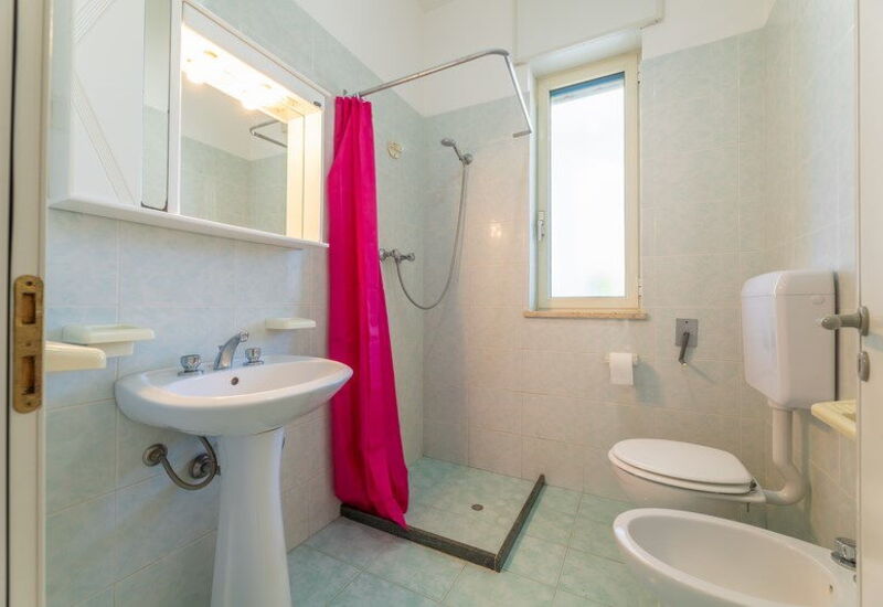 Villetta Bluette, Marina di Mancaversa: Autumn, Bathroom, Spring, Summer, Winter