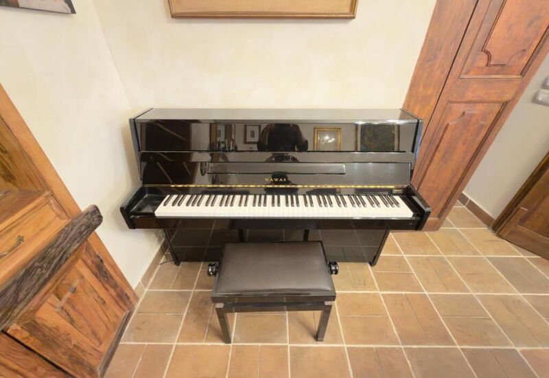 Villa Montepulciano Vineyard and Pool Retreat: Autumn, Room Detail, Spring, Summer