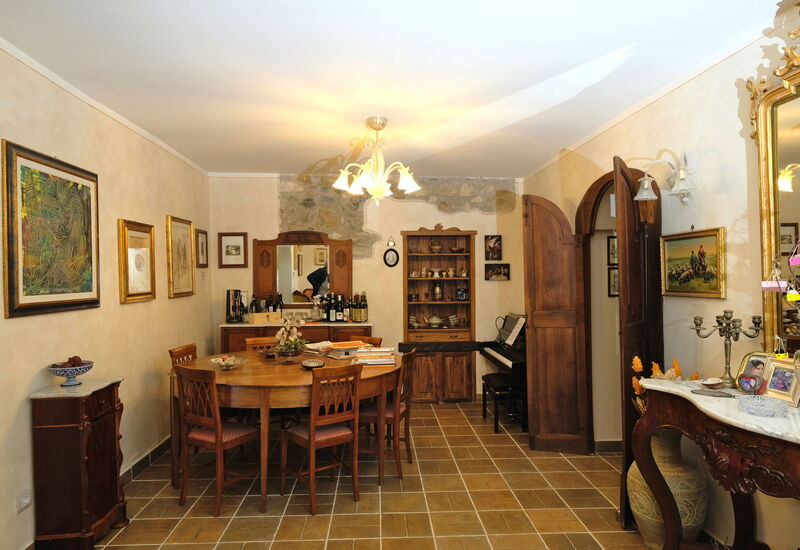 Villa Montepulciano Vineyard: Autumn, Living Room, Spring, Summer