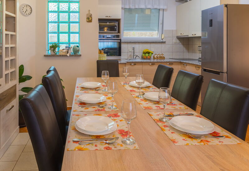 Holyday Home Midas: Autumn, Dining Room, Spring, Summer