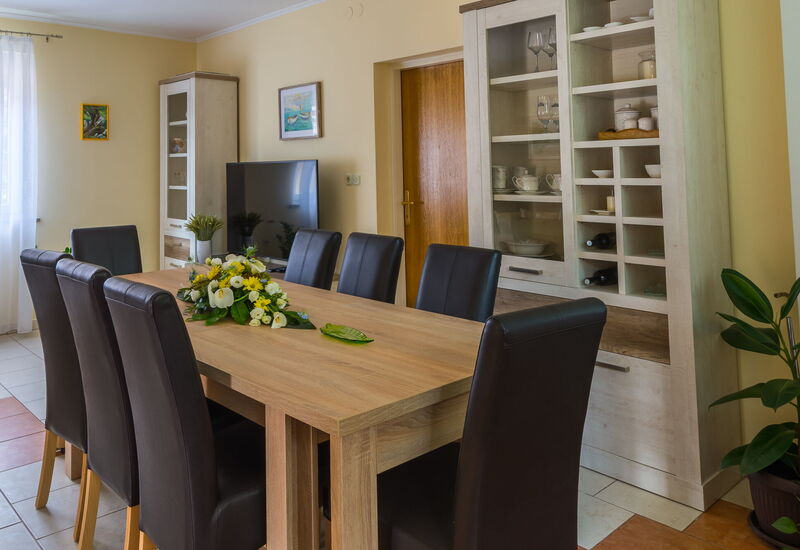 Holyday Home Midas: Autumn, Dining Room, Spring, Summer