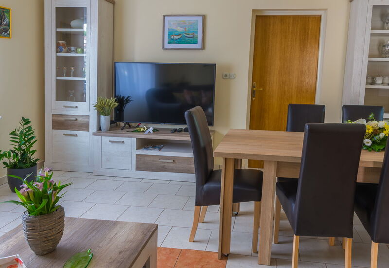 Holyday Home Midas: Autumn, Dining Room, Spring, Summer