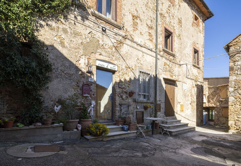 House in Sassa, Historic Tuscany Village, View: Autumn, Main Entrance, Spring, Summer