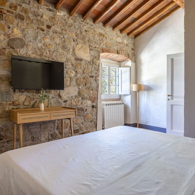 Maison Badia a Passignano - Accommodation:&nbsp;Aleatico: Autumn, Bedroom, Spring, Summer