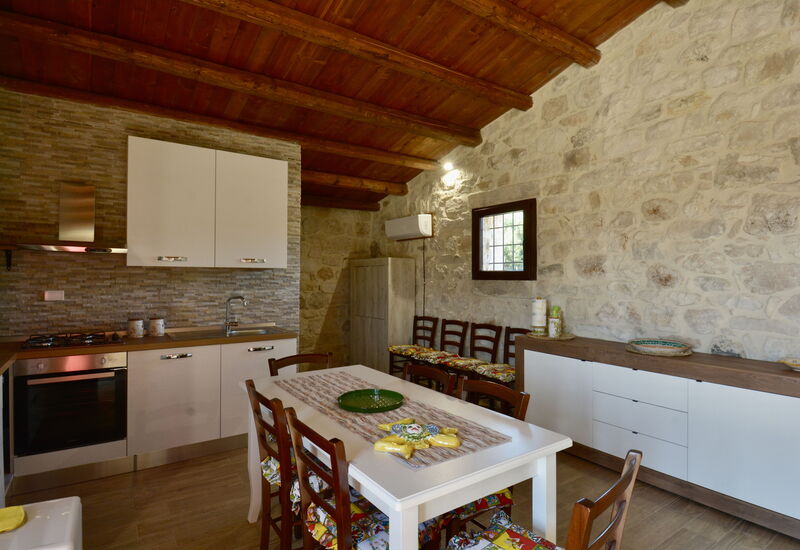 Villa Palmento by Geco Vacation Rentals: Autumn, Dining Room, Kitchen, Spring, Summer