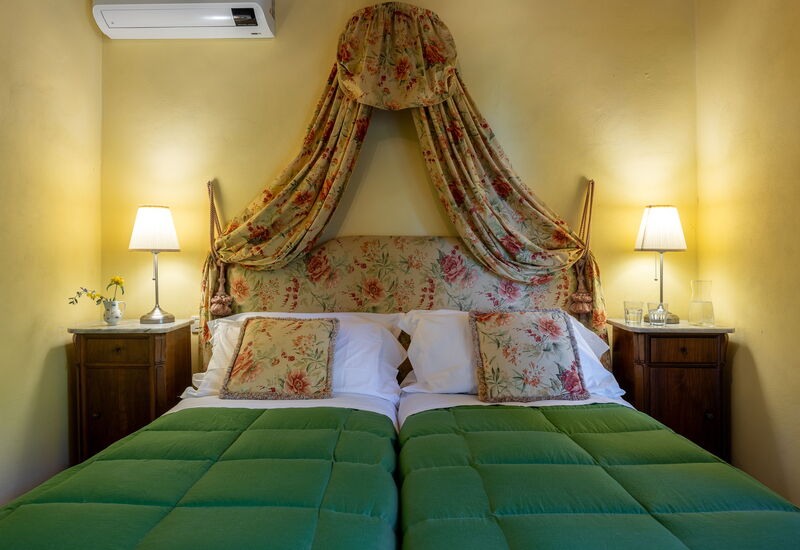 Villa Santa Barbara: Autumn, Bedroom, Spring, Summer