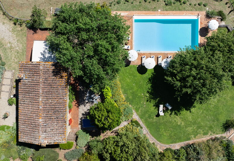 Villa Santa Barbara: Autumn, Garden, Pool, Spring, Summer