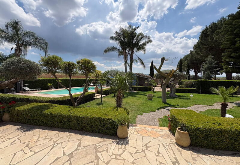 Villa Simona: Balkon / Terrasse / Patio, Frühling, Garten, Herbst, Schwimmbad, Sommer