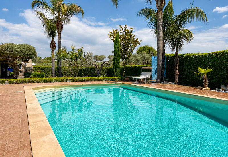 Villa Simona: Balkon / Terrasse / Patio, Frühling, Garten, Herbst, Schwimmbad, Sommer