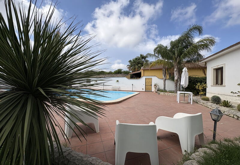 Villa Cigno Reale: Balkon / Terrasse / Patio, Frühling, Garten, Herbst, Schwimmbad, Sommer