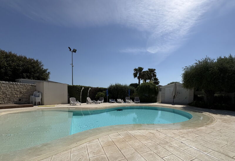 Villa Monaco: Balkon / Terrasse / Patio, Frühling, Garten, Herbst, Schwimmbad, Sommer