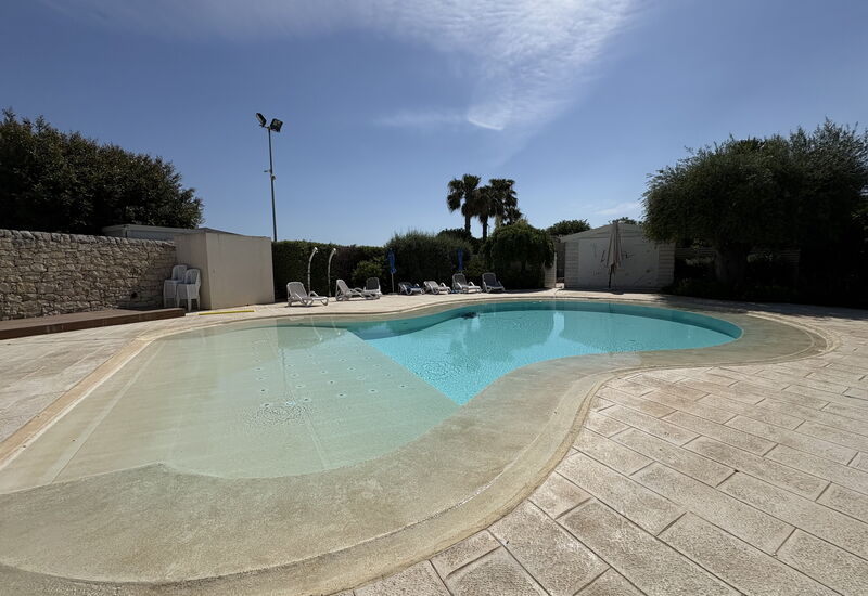 Villa Monaco: Balkon / Terrasse / Patio, Frühling, Garten, Herbst, Schwimmbad, Sommer