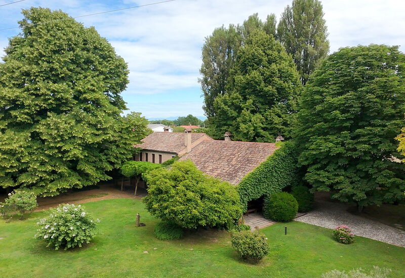 Villa Dorina: Frühling, Garten, Herbst, Sommer