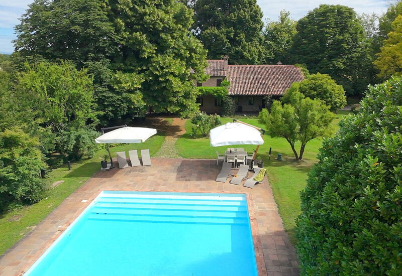 Villa Dorina: Außen, Draussen, Frühling, Garten, Herbst, Schwimmbad, Sommer, Winter