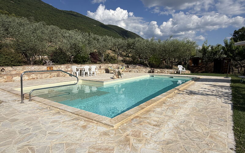 Il Paradiso tra Gli Ulivi: Autumn, Building Exterior, Pool, Spring, Summer
