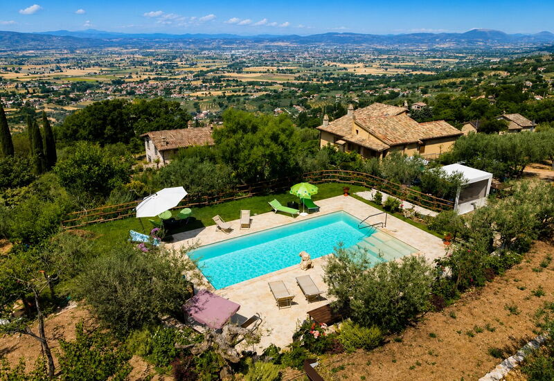 Il Paradiso tra Gli Ulivi: Autumn, Pool, Spring, Summer